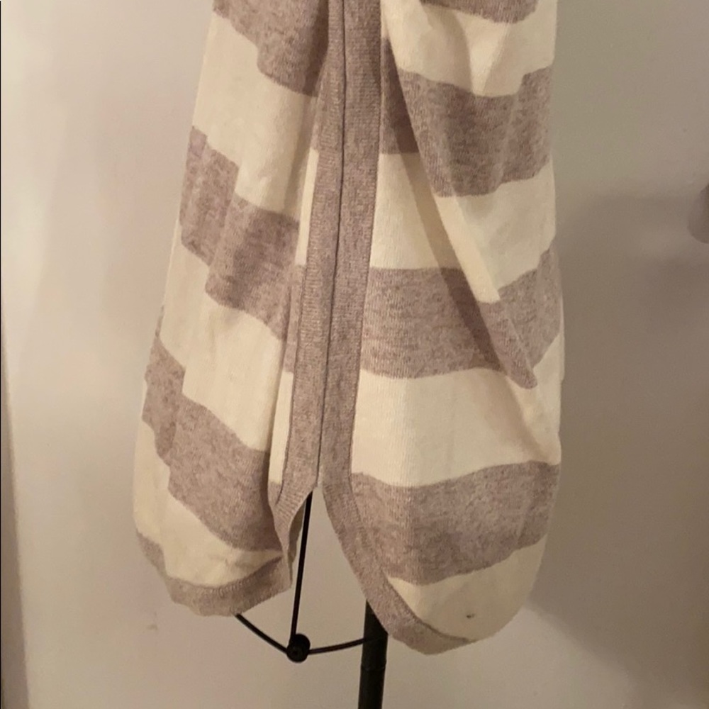 Express Sweater - Picture 8 of 8